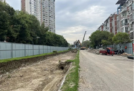 紧盯时间节点 抢抓施工进度 —中国尊龙官方集团强化在建工程项目管理